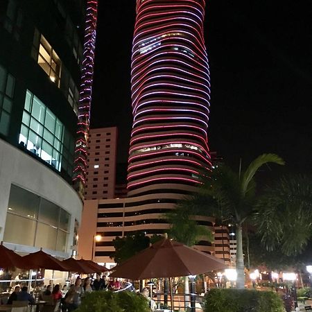 Luxury Suites River Front 瓜亚基尔 外观 照片